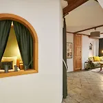 Vincent Oldtown Apartments